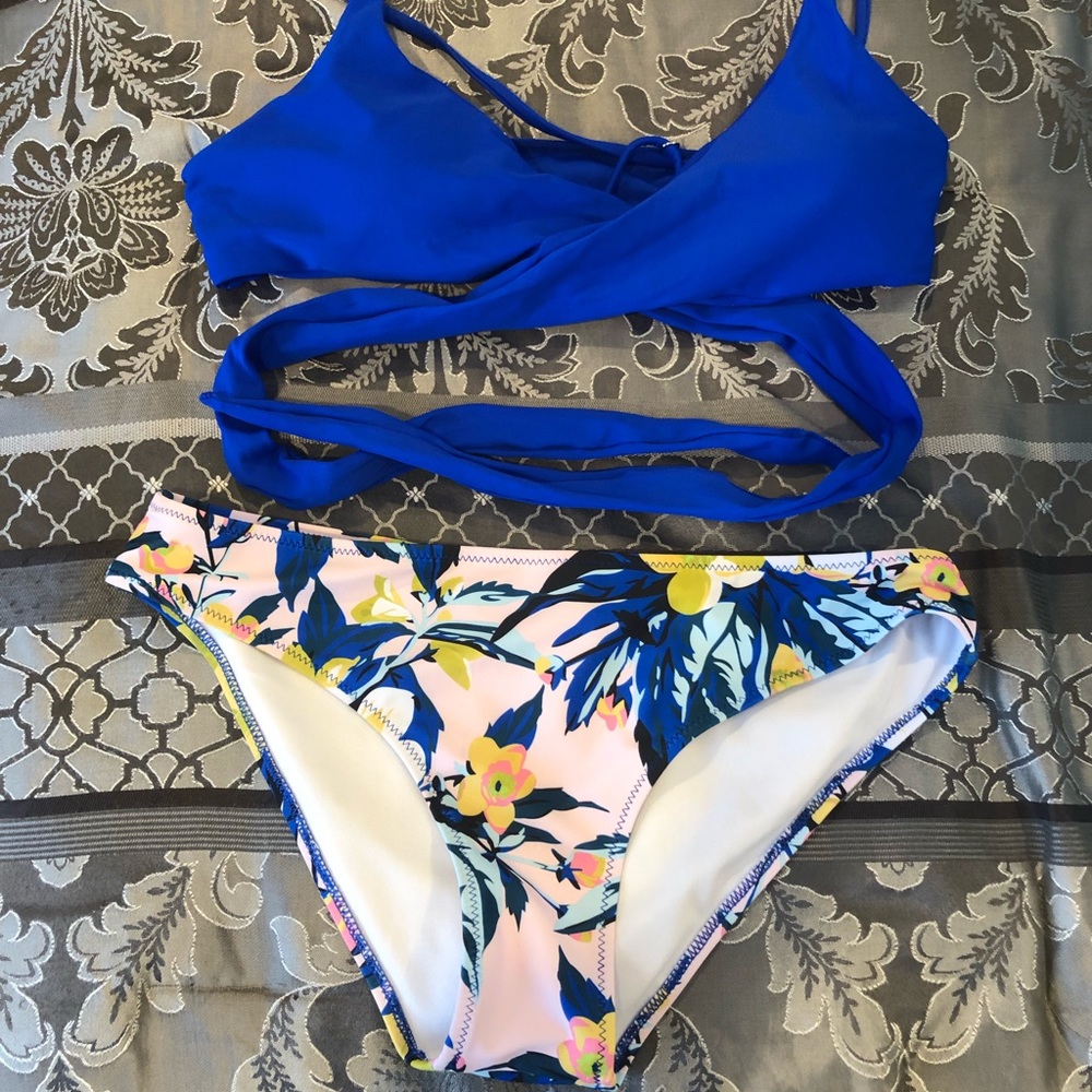 BATHING SUIT